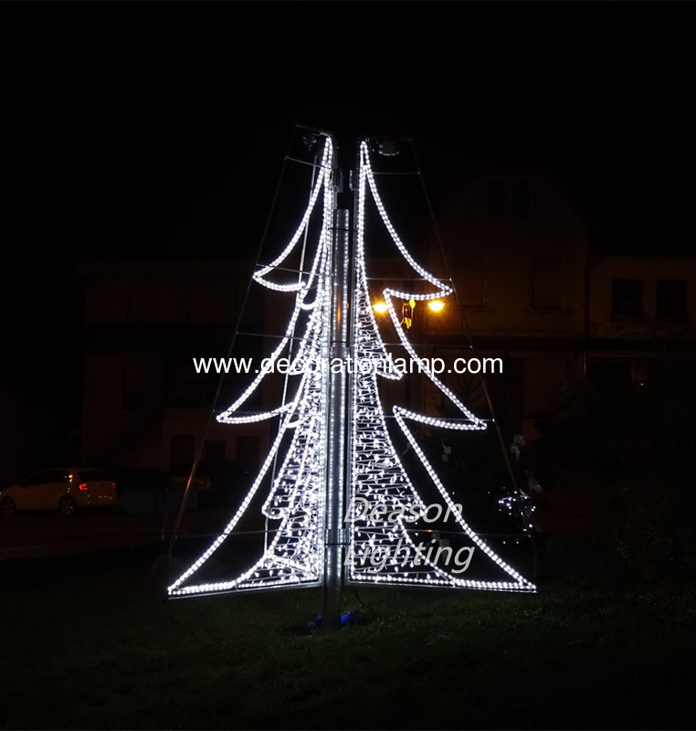 Pole mounted led christmas tree decoration