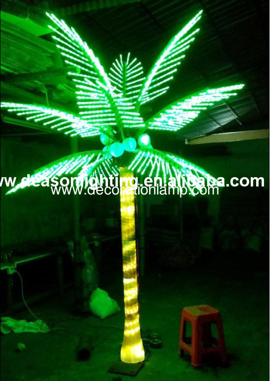 palmera artificial con luces